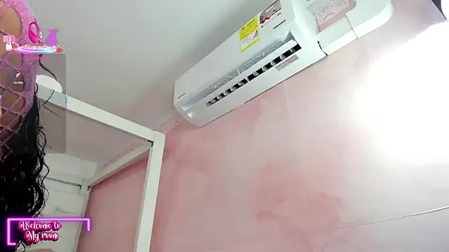 samantamilk6 on StripChat 