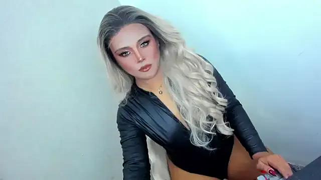 Saphira_Luxx on StripChat