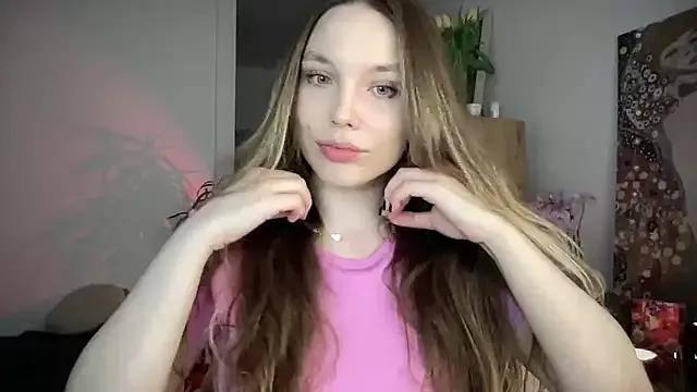 Sara_Browney on StripChat 