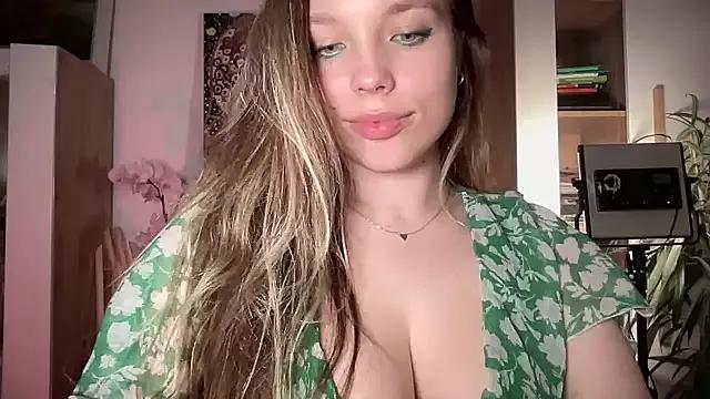 Sara_Browney on StripChat 