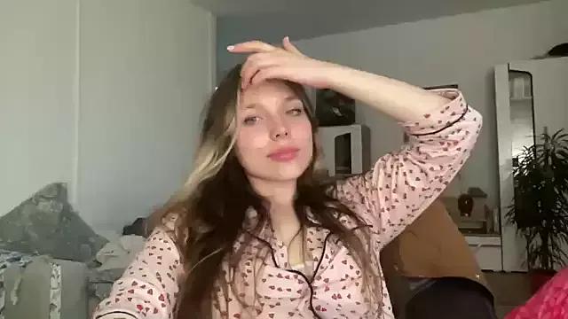 Sara_Browney on StripChat 