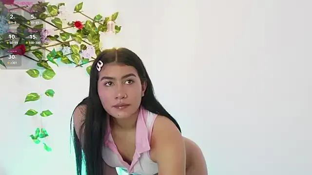 saraBow on StripChat 