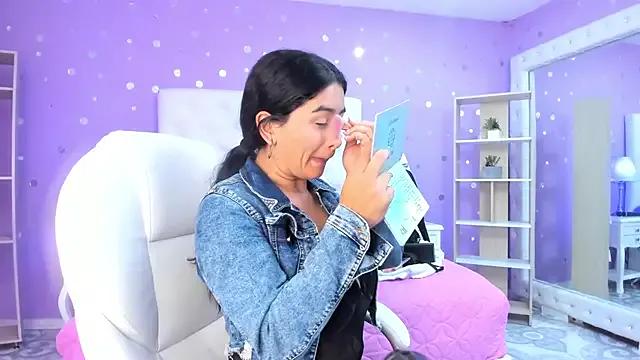 Freechat scarlette_15_ on StripChat