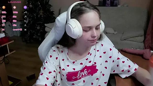 StripChat SharybbFace is Freechat SharybbFace — i take off bra and play with my tits