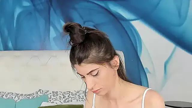 Freechat SkinnyDolly on StripChat