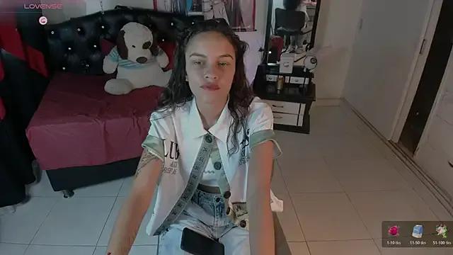 Skylovershot on StripChat