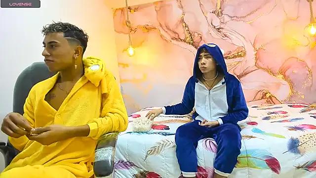 Private StrawwBoys on StripChat