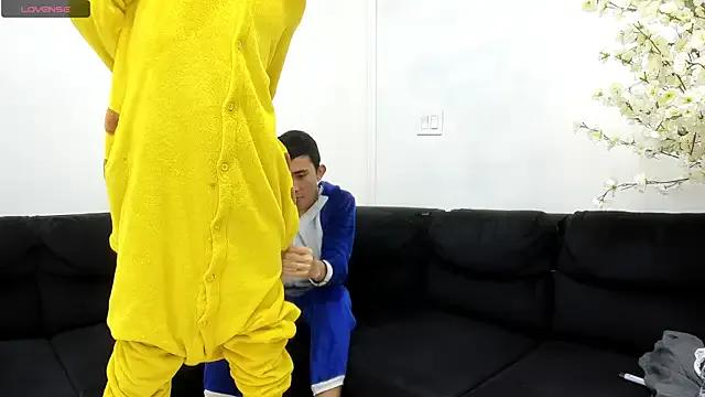 Private StrawwBoys on StripChat