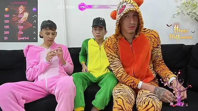 Private StrawwBoys on StripChat