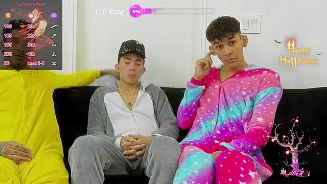 Private StrawwBoys on StripChat