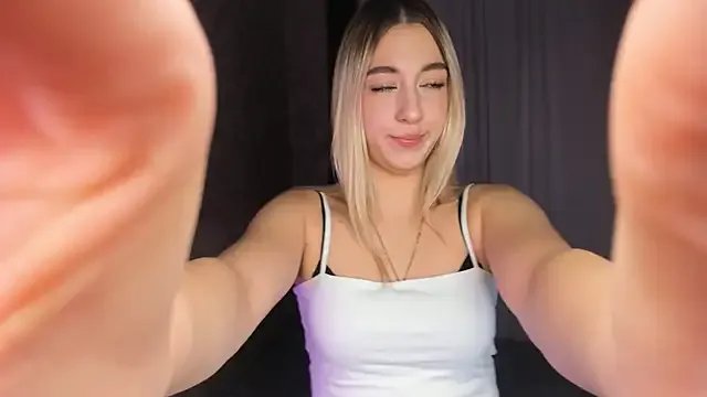 Freechat sugarplum_x on StripChat