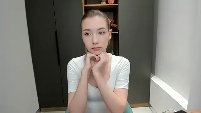 Freechat SunnivaCovil on StripChat