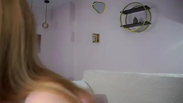 Freechat SunnivaCovil on StripChat