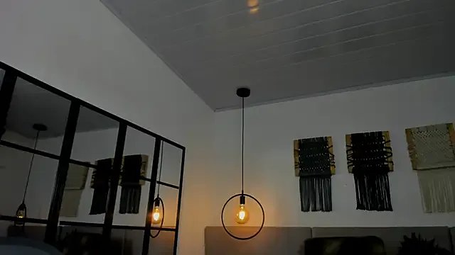 Sweet_camille on StripChat