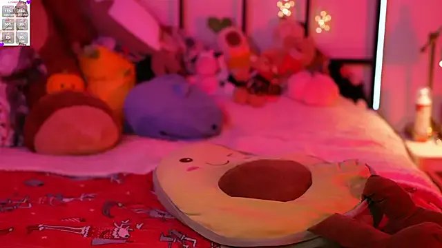 SweetyKitty18 on StripChat 