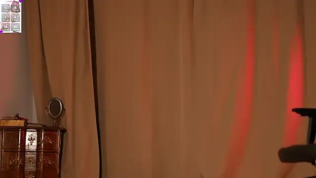 SweetyKitty18 on StripChat 