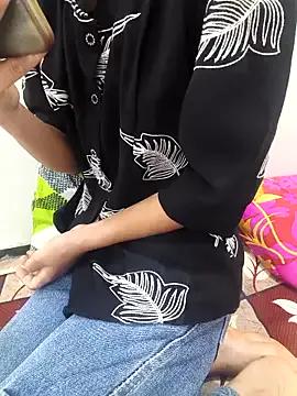 StripChat Urs_sassyshikha is Freechat Urs_sassyshikha — Panty off and squirting in pubic