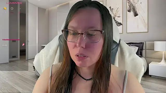 Victoria_Romans on StripChat