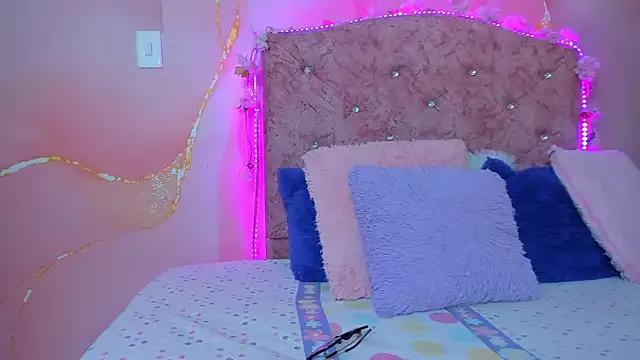 Freechat violet_taylor_ on StripChat