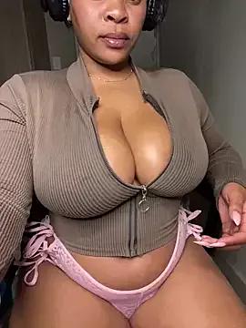 Freechat YellowHoneyDip on StripChat