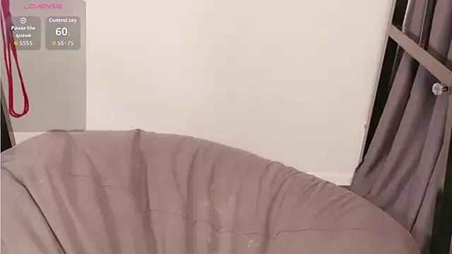 Group Yu_UwU_ on StripChat