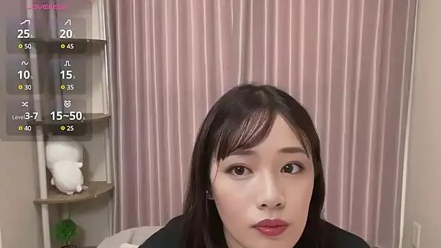 yuu-chan_ on StripChat