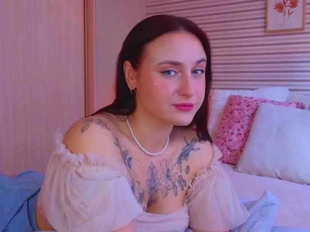 Lillii from BongaCams