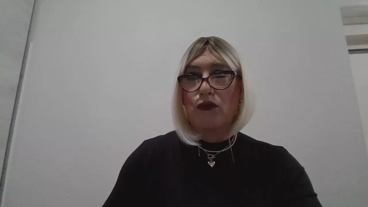AnnaTravhot from Cam4