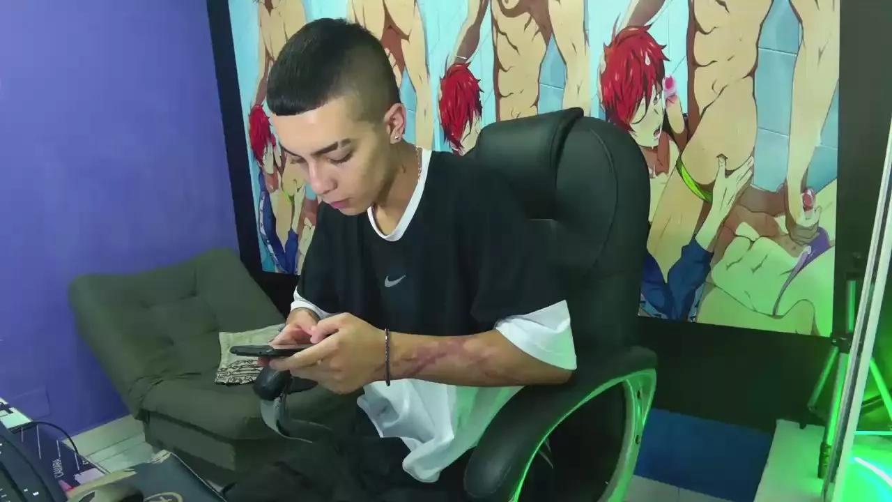 Dereckk_Boy from Cam4