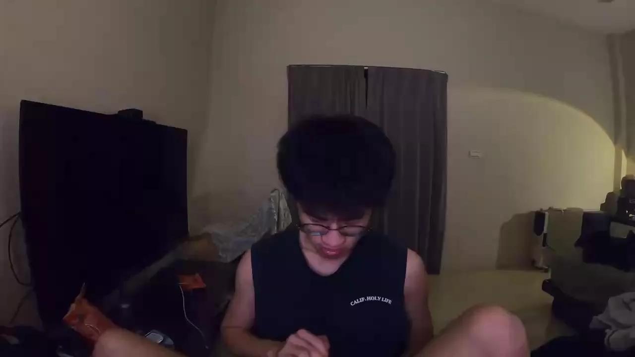 ioio032_xxx from Cam4
