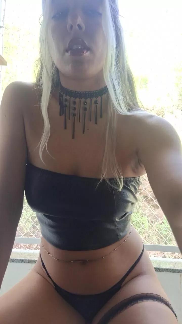LizzieBlack from Cam4