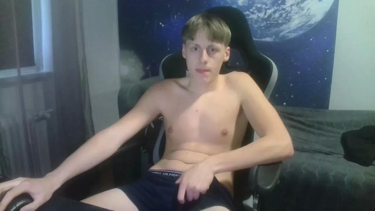 looverboy18y from Cam4