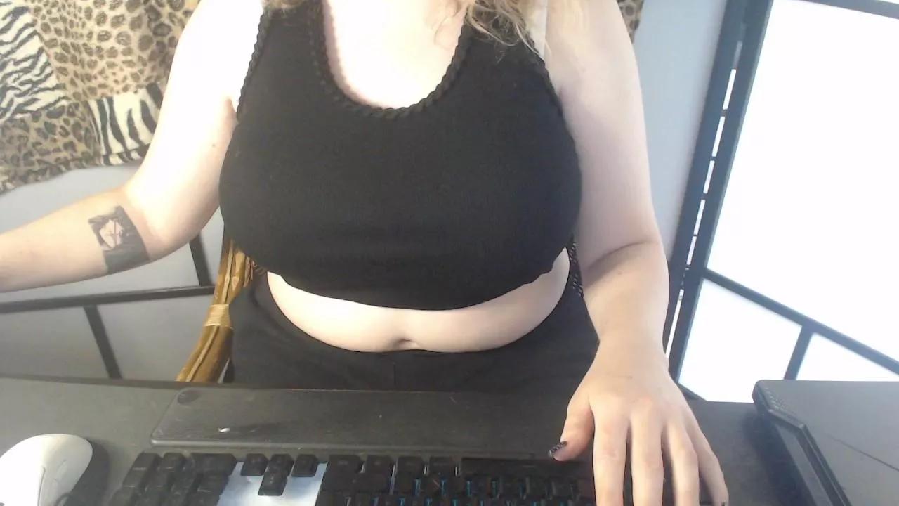 melly_gum from Cam4