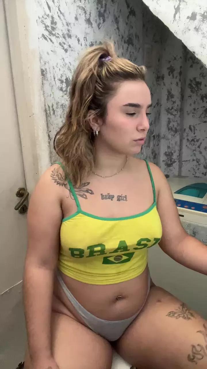 Naiina from Cam4