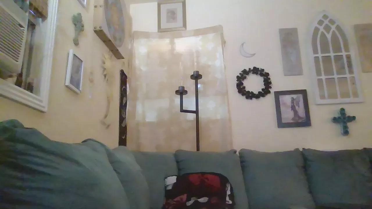 QueenCrimson from Cam4