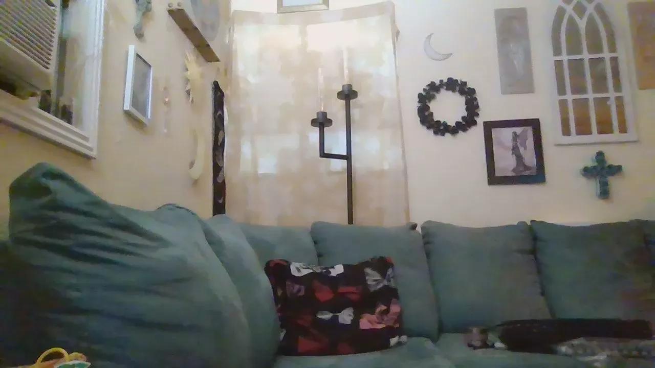 QueenCrimson from Cam4