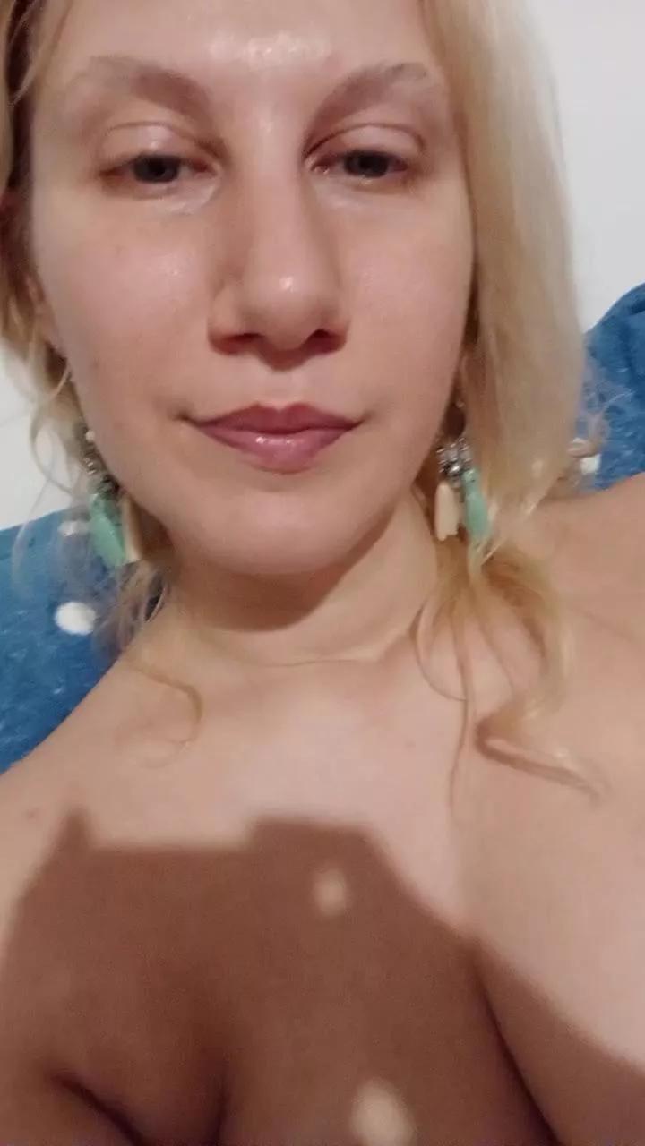 the_red_rose3 from Cam4 is Freechat