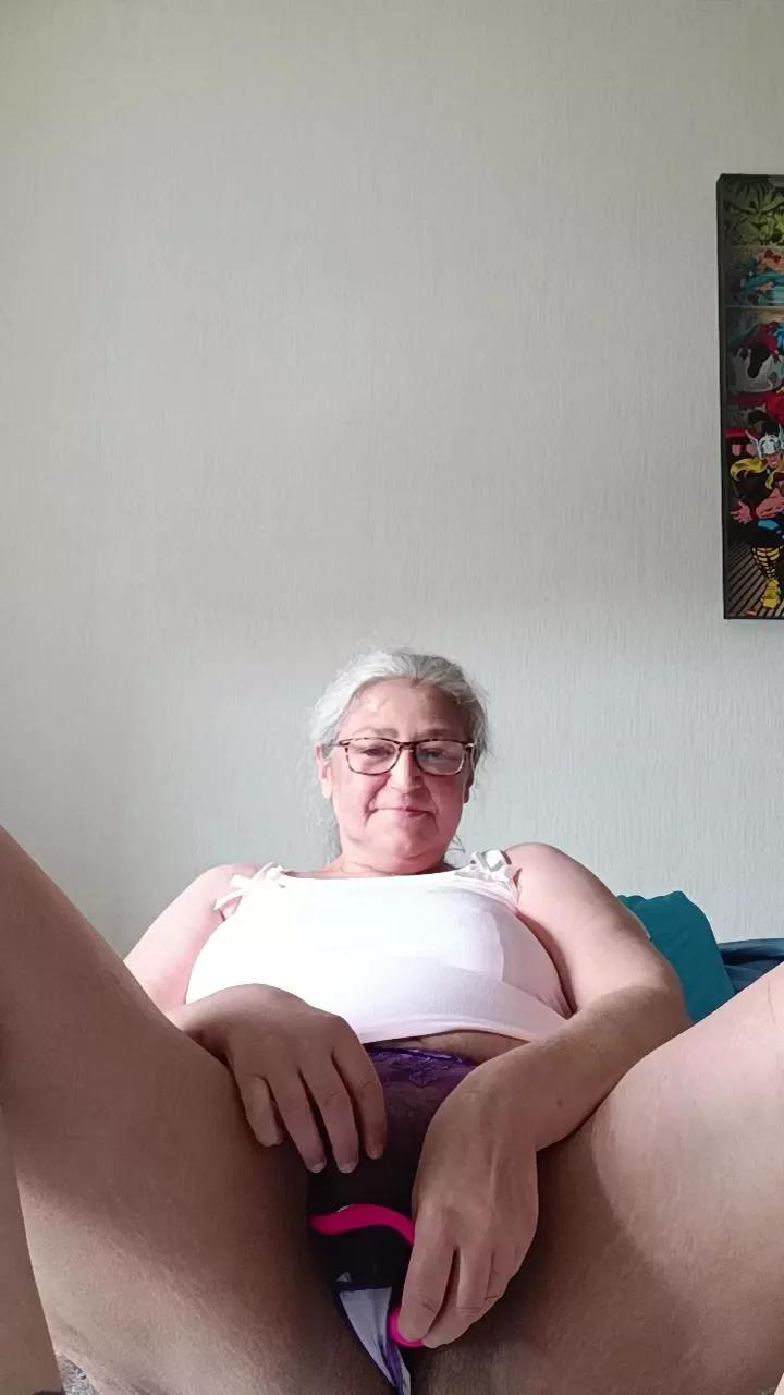 Valere27 from Cam4 is Freechat