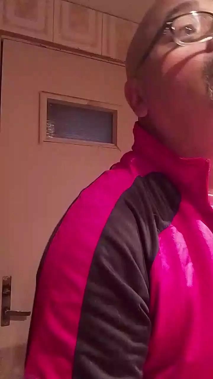 Yell47 from Cam4