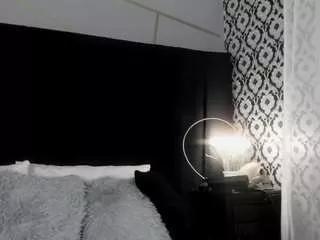 adeelinee from CamSoda