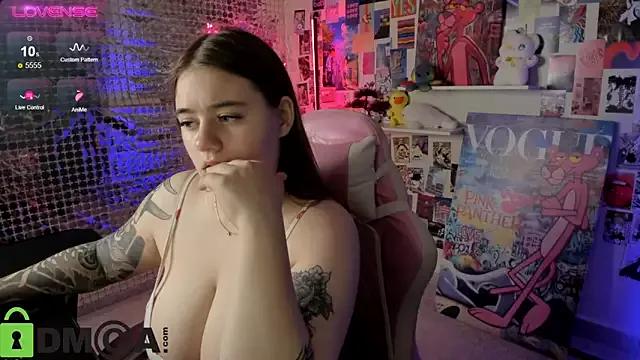 Alli_Aster from StripChat