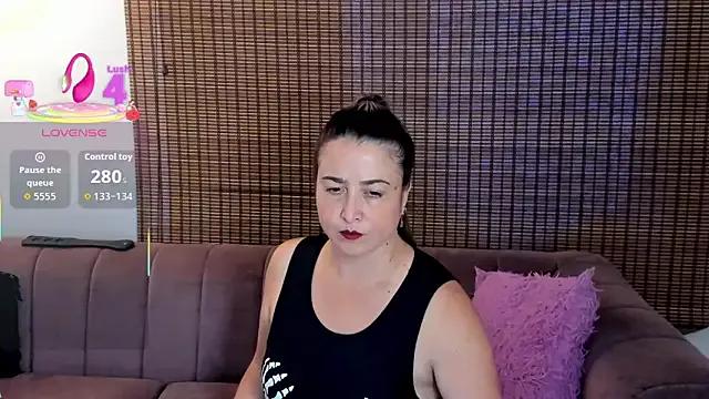 ariana_cross from StripChat