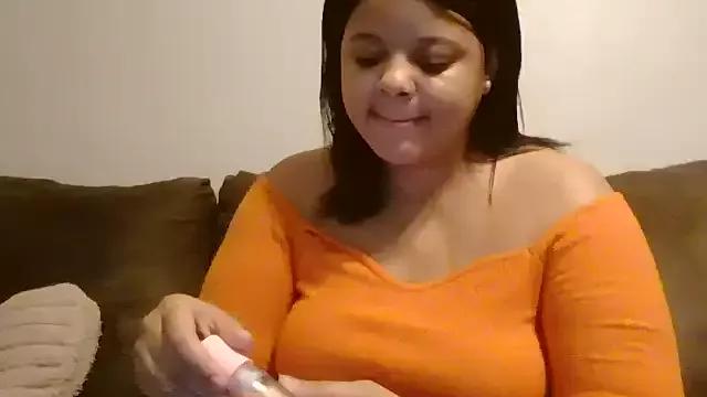beautylovess from StripChat is Freechat