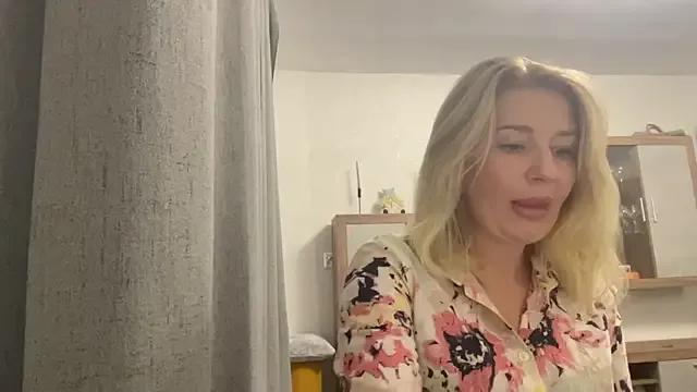 Blondie_xoxoxo from StripChat is Freechat