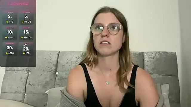 BustyKellyXXX from StripChat is Freechat