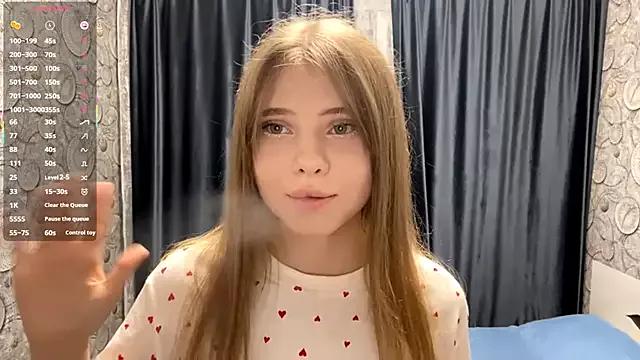 CarolinePepper from StripChat is Freechat
