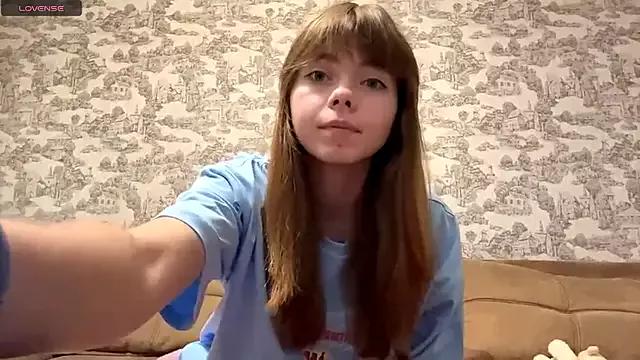 CoralinaEastoy from StripChat is Freechat