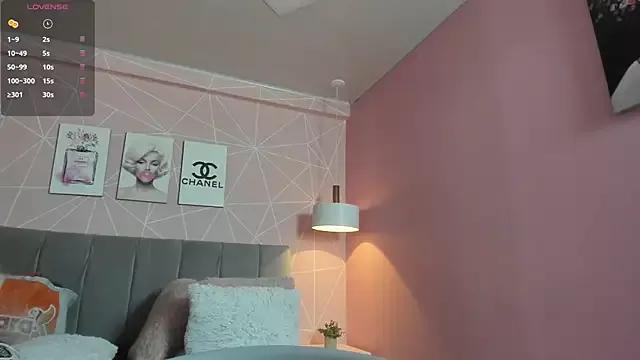 dolly_zoe from StripChat