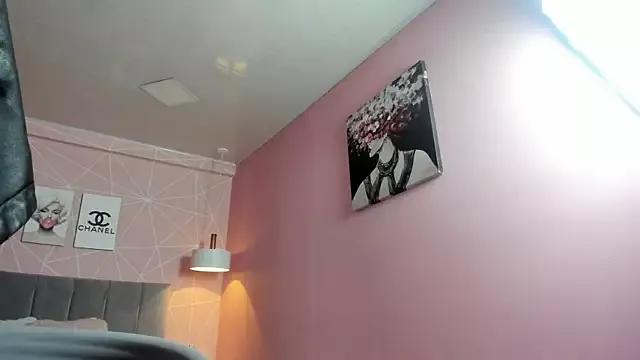 dolly_zoe from StripChat