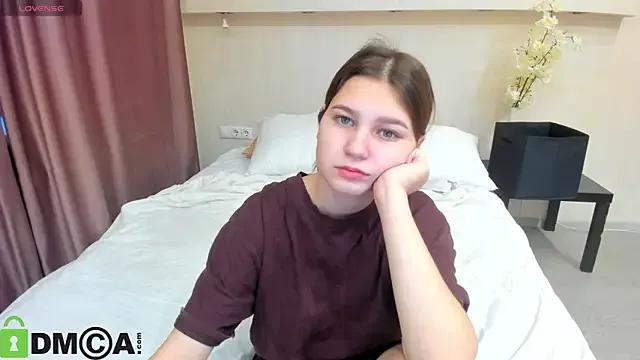 Elle_Ellise from StripChat